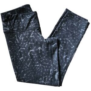 LULULEMON Run Capri gray black triangle prism print leggings size 4
